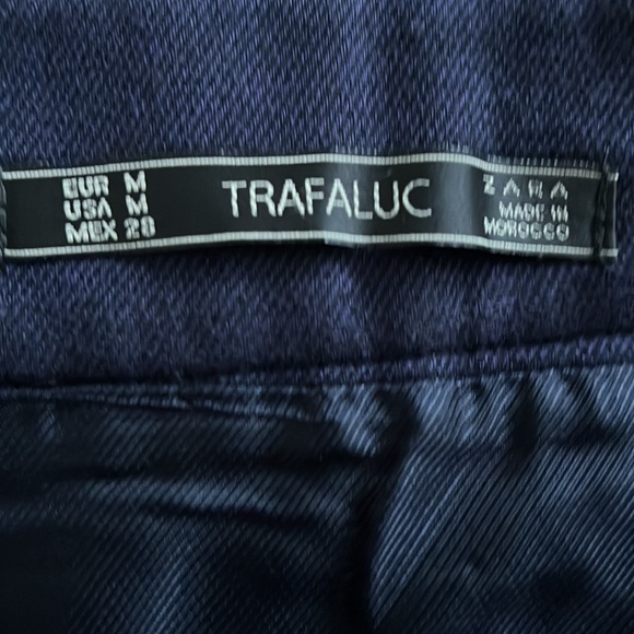 Short Zara skirt in dark blue. - Picture 3 of 3